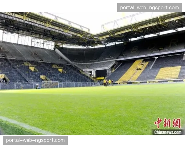 “报道：多特蒙德宣布伊杜纳信号公园球场将启动顶棚扩建工程”