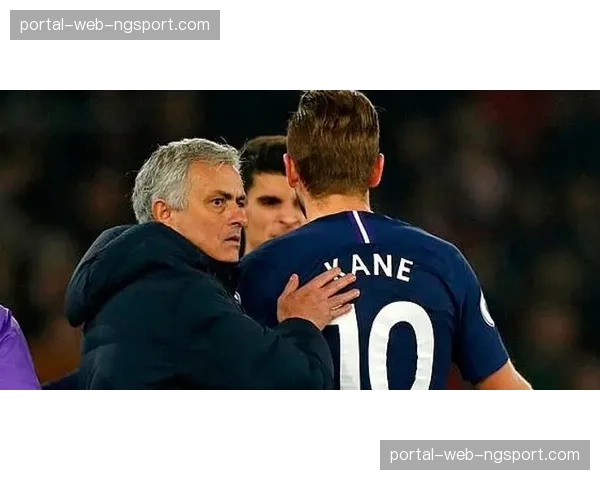 特写：看台上的凯恩，目睹老东家热刺绝杀对手后的复杂神情