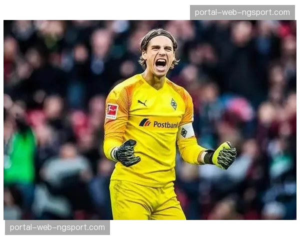 特写镜头:国际米兰门将索默扑出姆巴佩点球后的振臂高呼 特写镜头:国际米兰门将索默扑出姆巴佩点球后的振臂高呼