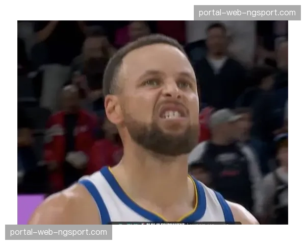 勇士126-121逆转快船，库里35分霍福德末节4三分锁定附加赛第二轮